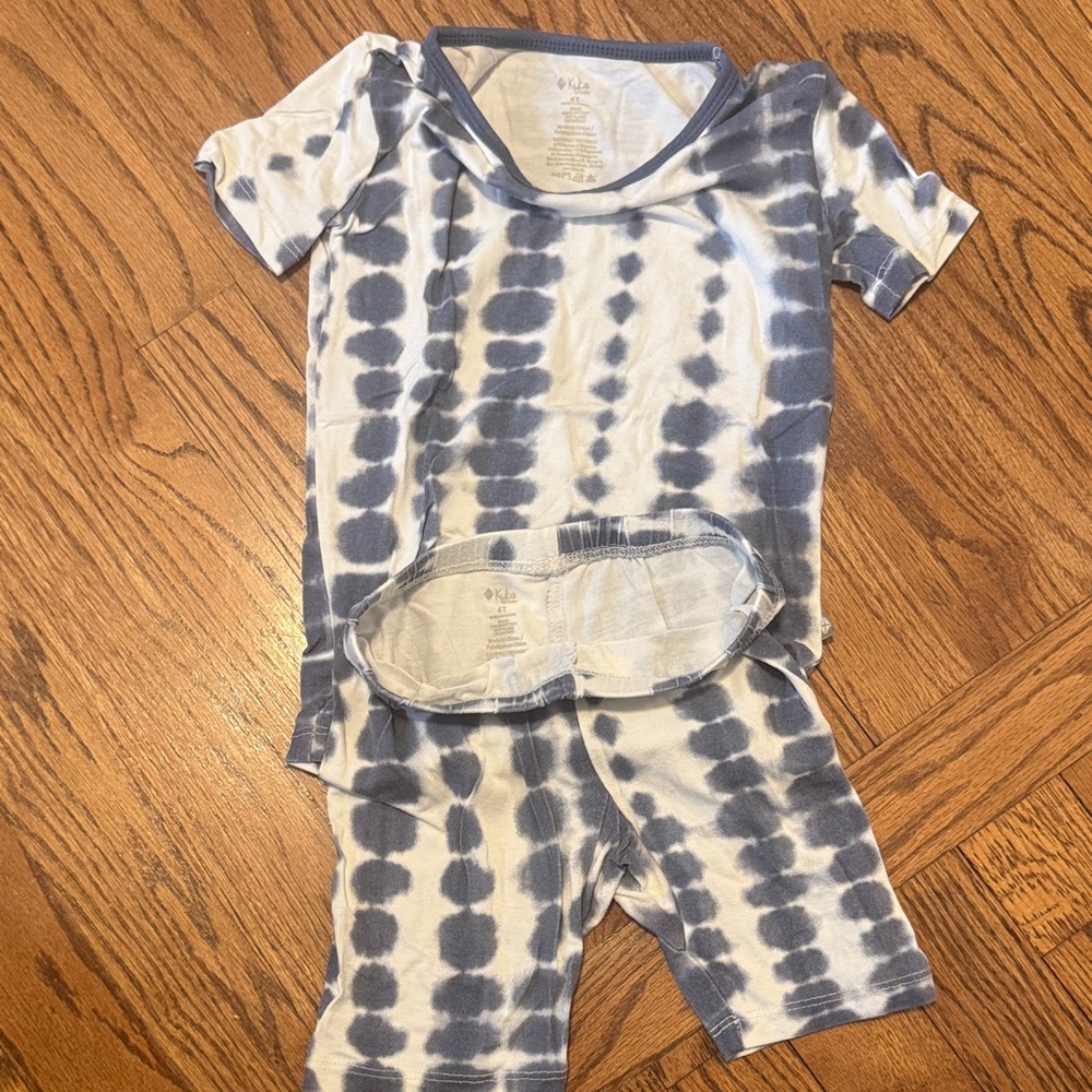 Kyte Baby Steel Riptide Tie-Dye Pajama Set - Blue and White 4T